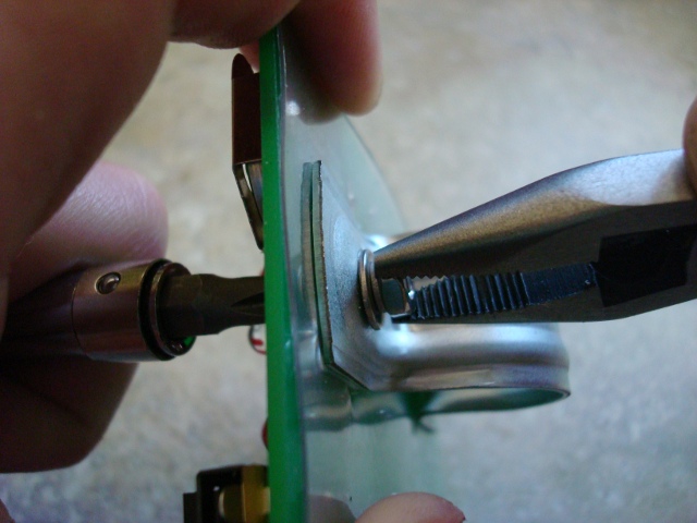 A picture of the nuts being tightened.